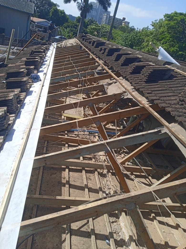 Tile re-roofing with new battens